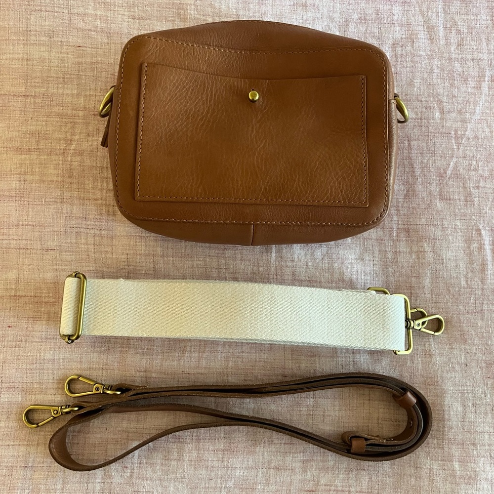 Madewell The Transport Camera Bag in English Saddle.